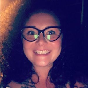 Meet your Posher, Alicia